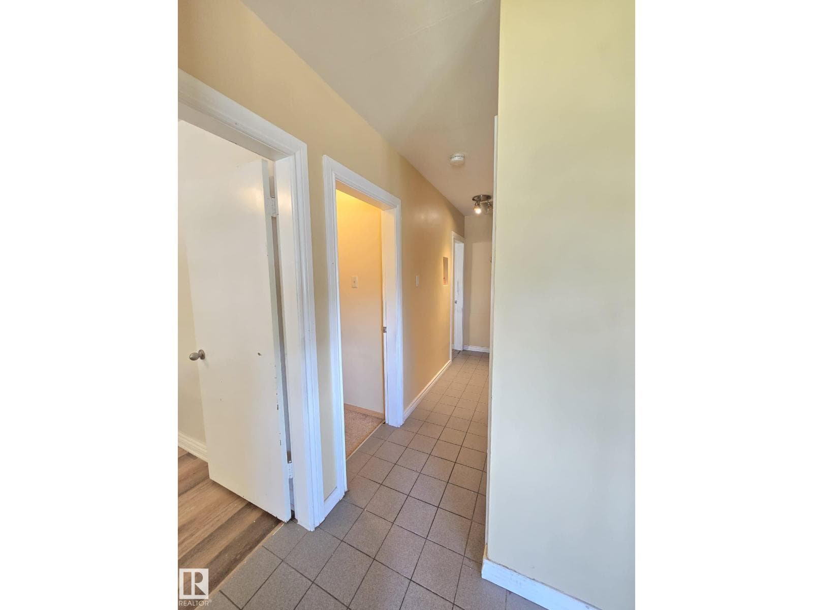 9616 63 AV NW — photo 5