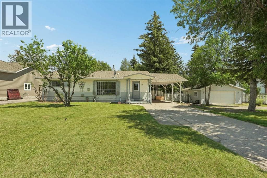 736 2 Street W