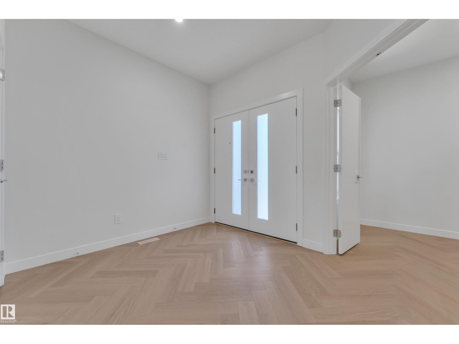 379 Linden LO — photo 4