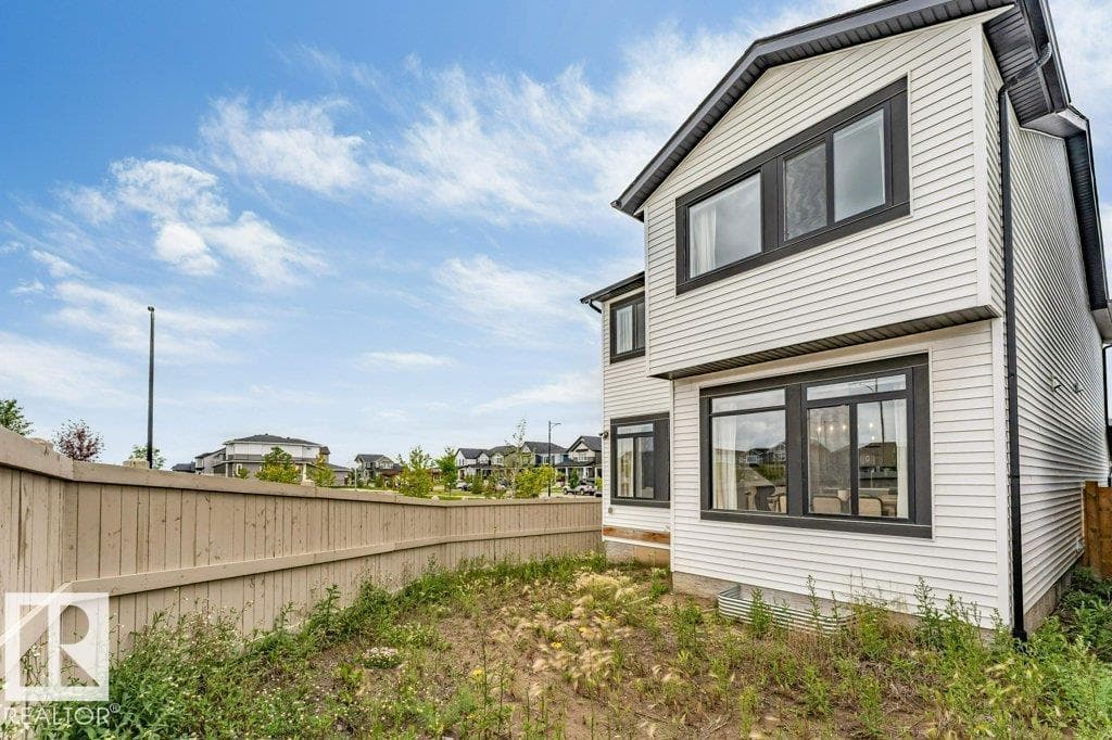 6921 54 AV — photo 4