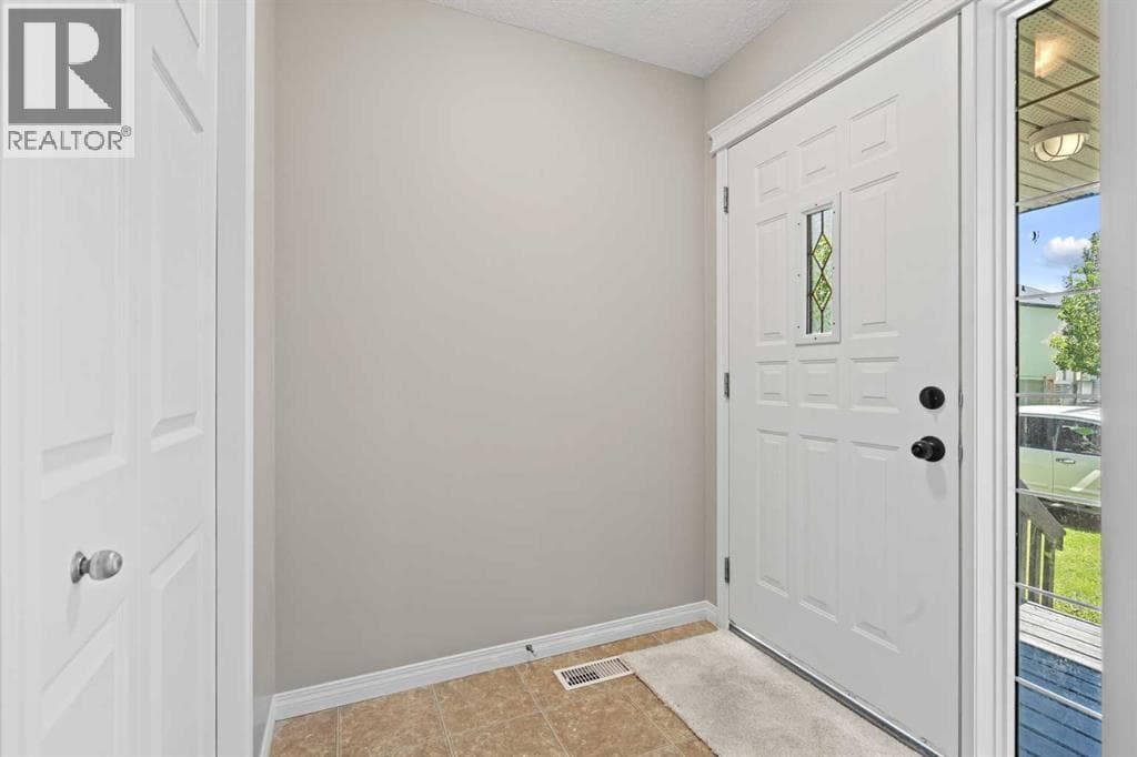 28 Saddlebrook Gardens NE — photo 3