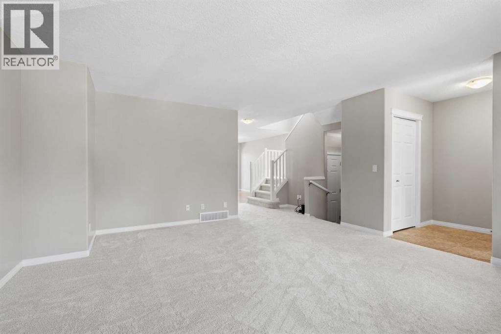 28 Saddlebrook Gardens NE — photo 5