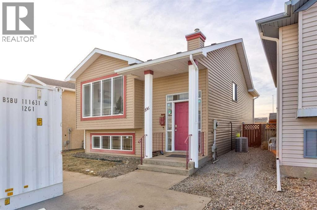 106 Peigan Court W