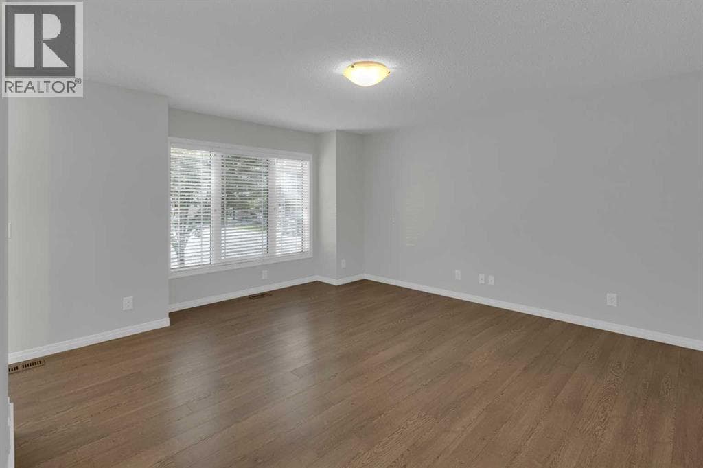 18 Windford Crescent SW — photo 4