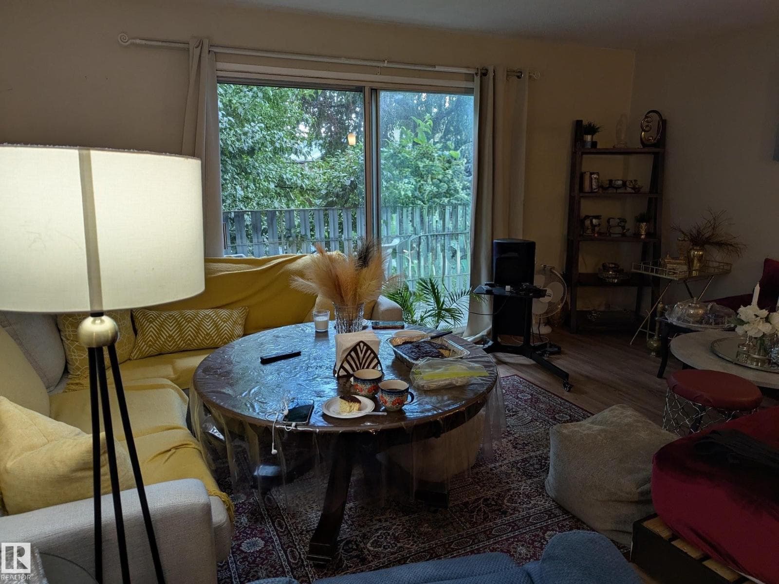 8916 83 AV NW — photo 2