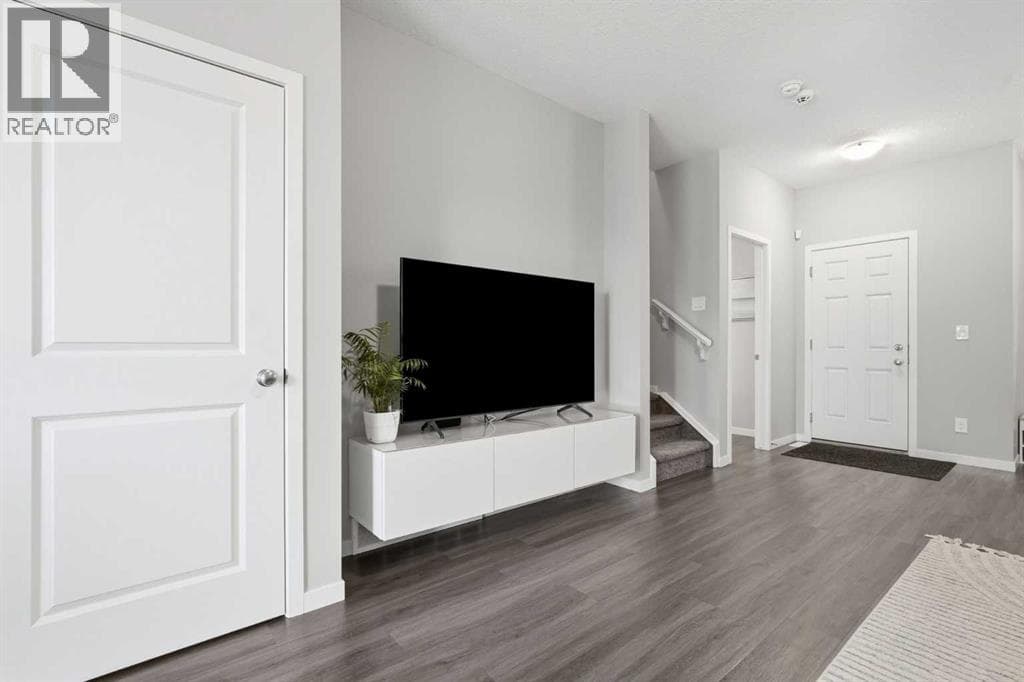 15 Cranbrook Terrace SE — photo 3