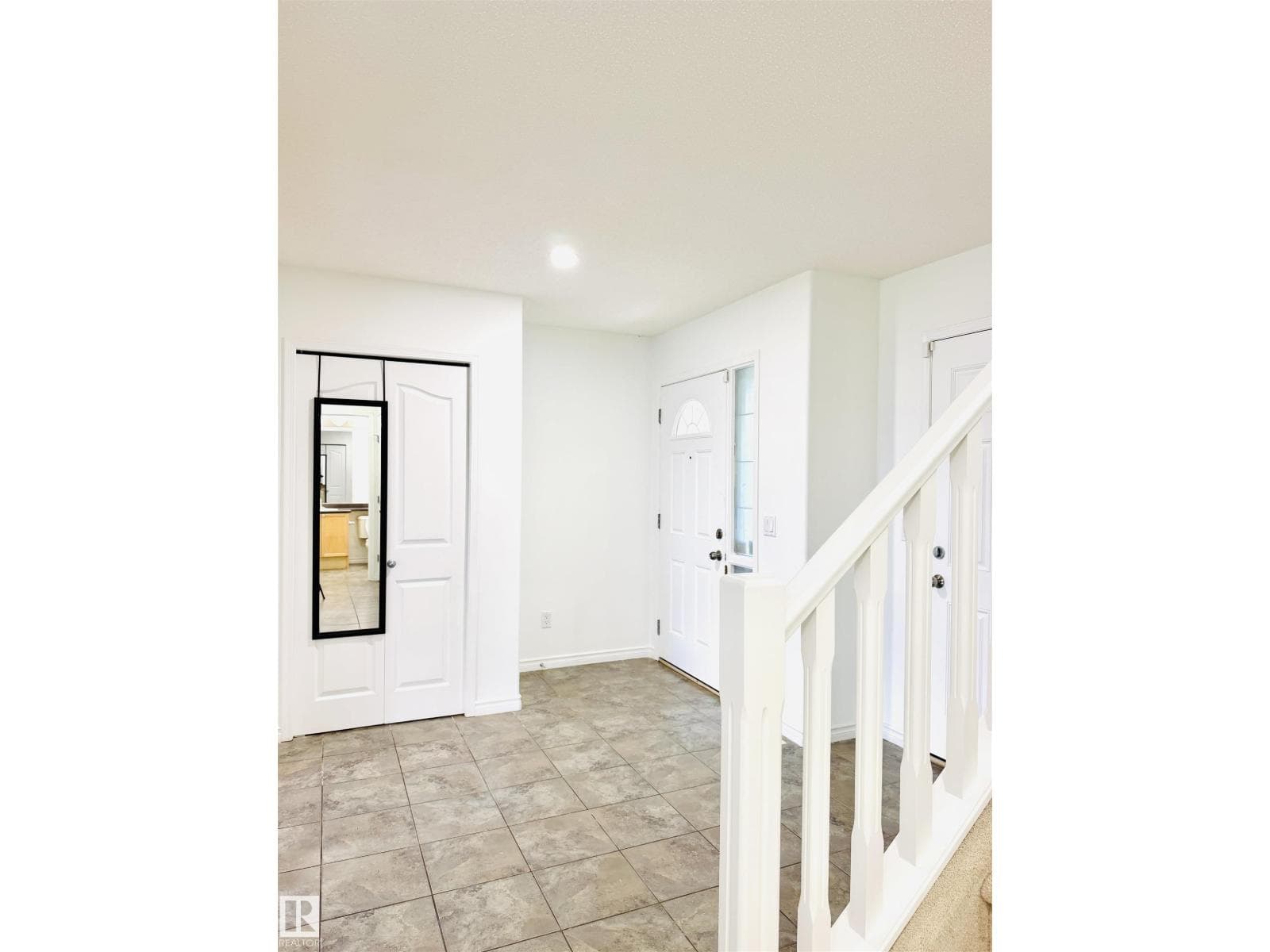 3120 25 AV NW — photo 3