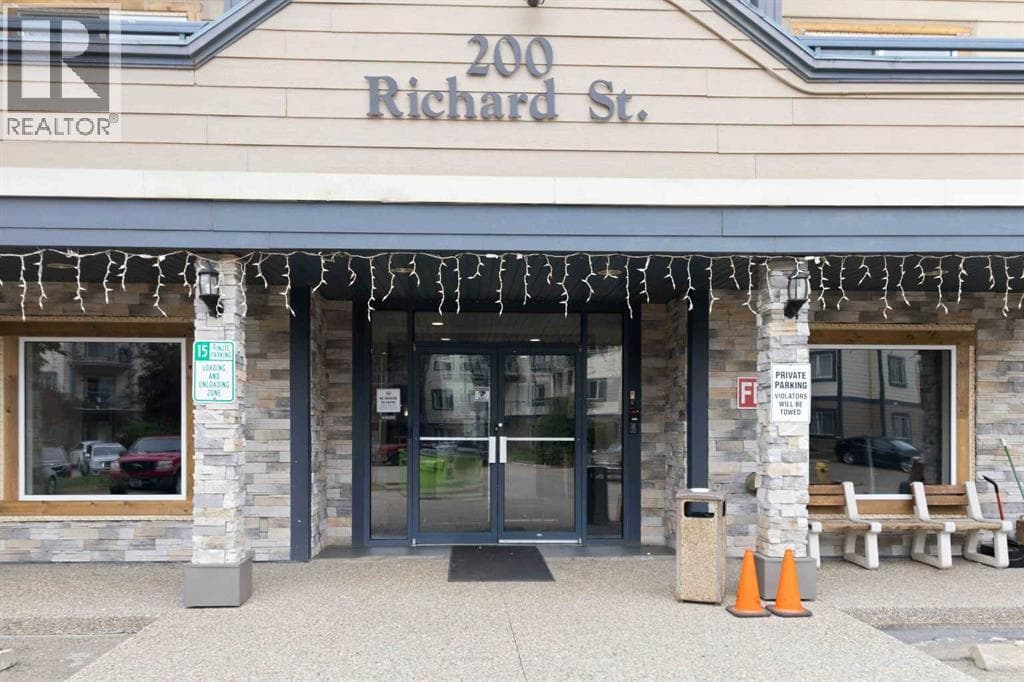 225, 200 Richard Street — photo 3