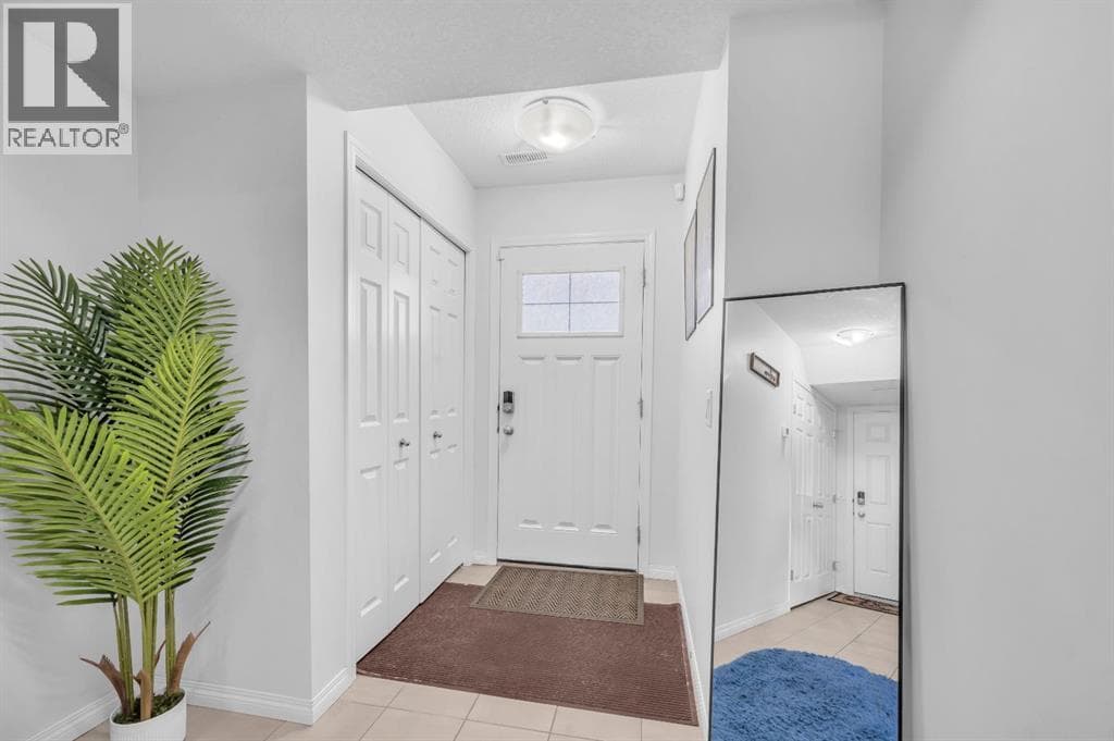 533 Savanna Boulevard NE — photo 2