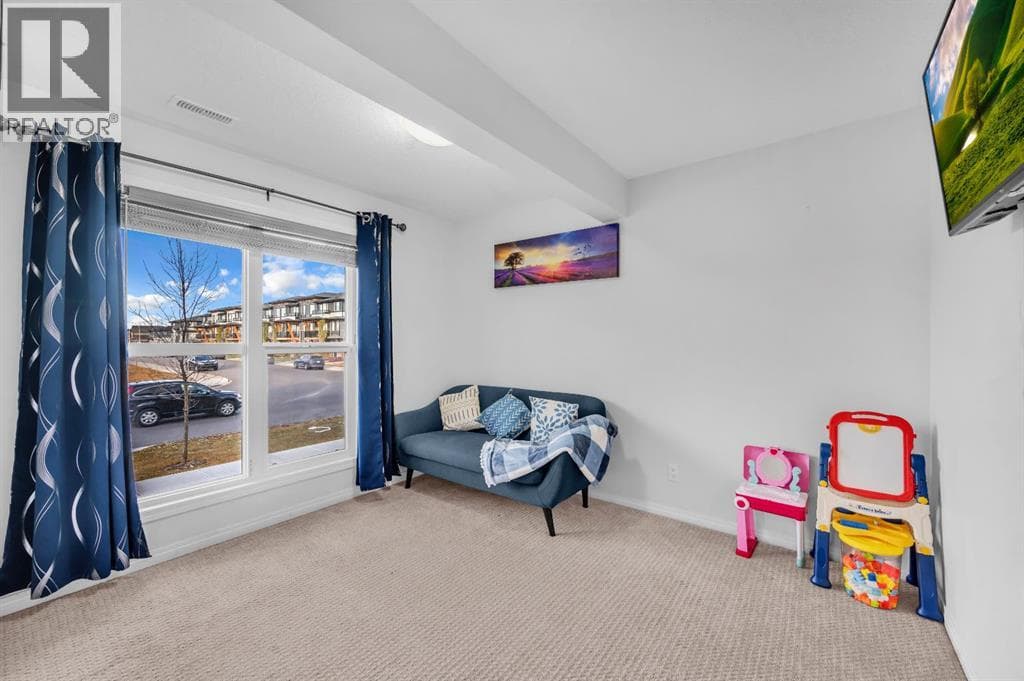 533 Savanna Boulevard NE — photo 4