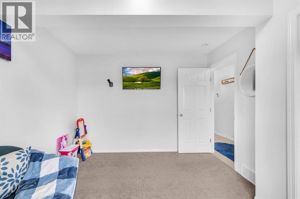 533 Savanna Boulevard NE — photo 5