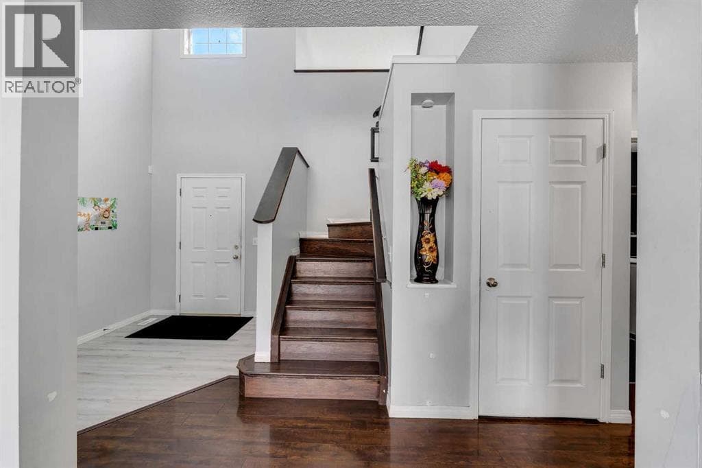 153 Saddlemead Road NE — photo 4