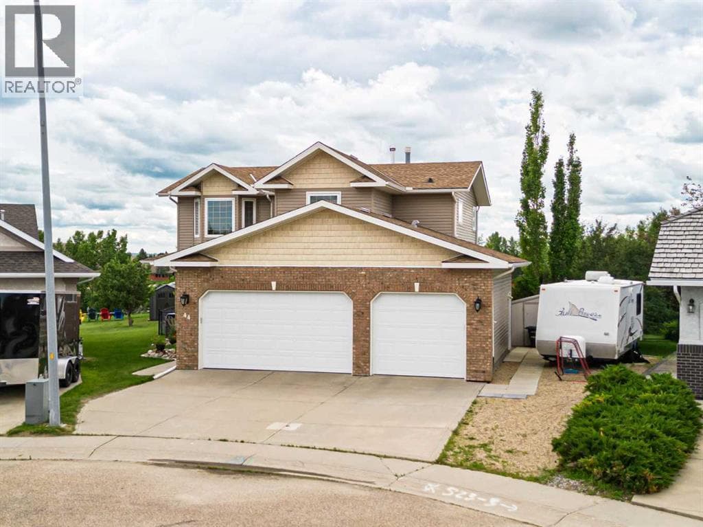 44 Lakes Close — photo 2