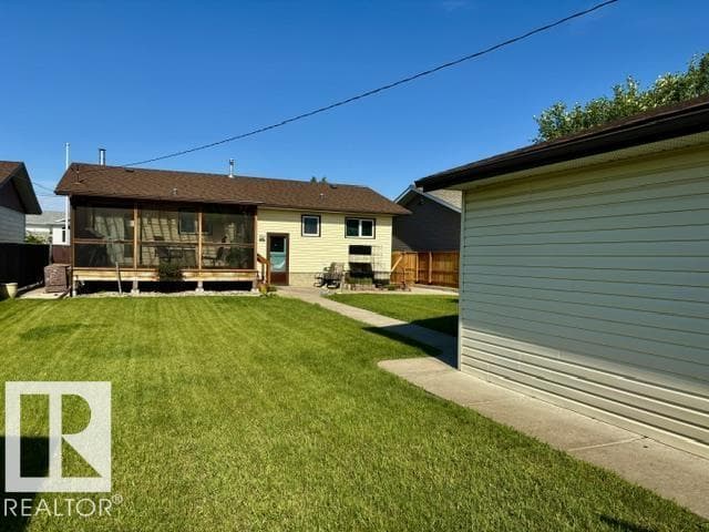 5817 52 ST — photo 5