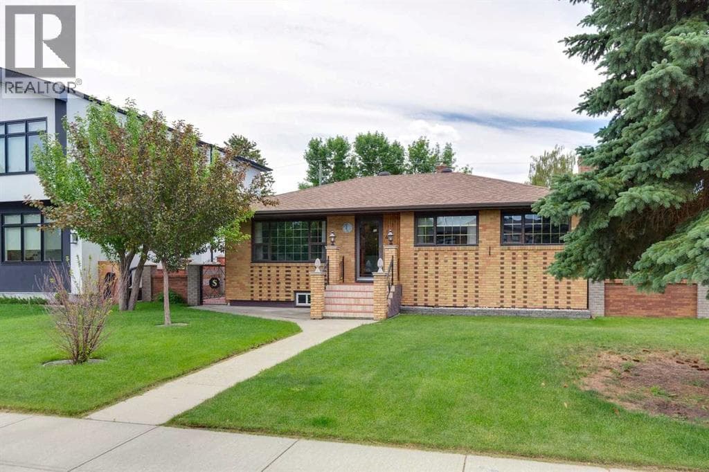 47 Montrose Crescent NE — photo 2