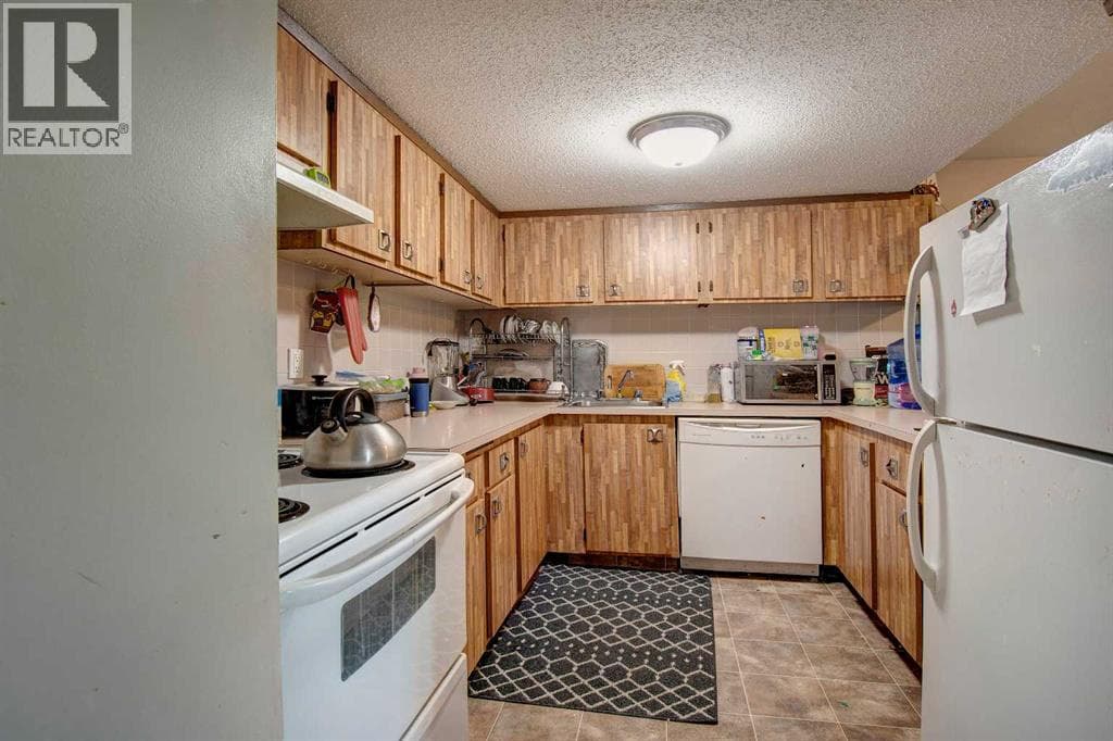 106, 2200 Woodview Drive SW — photo 2