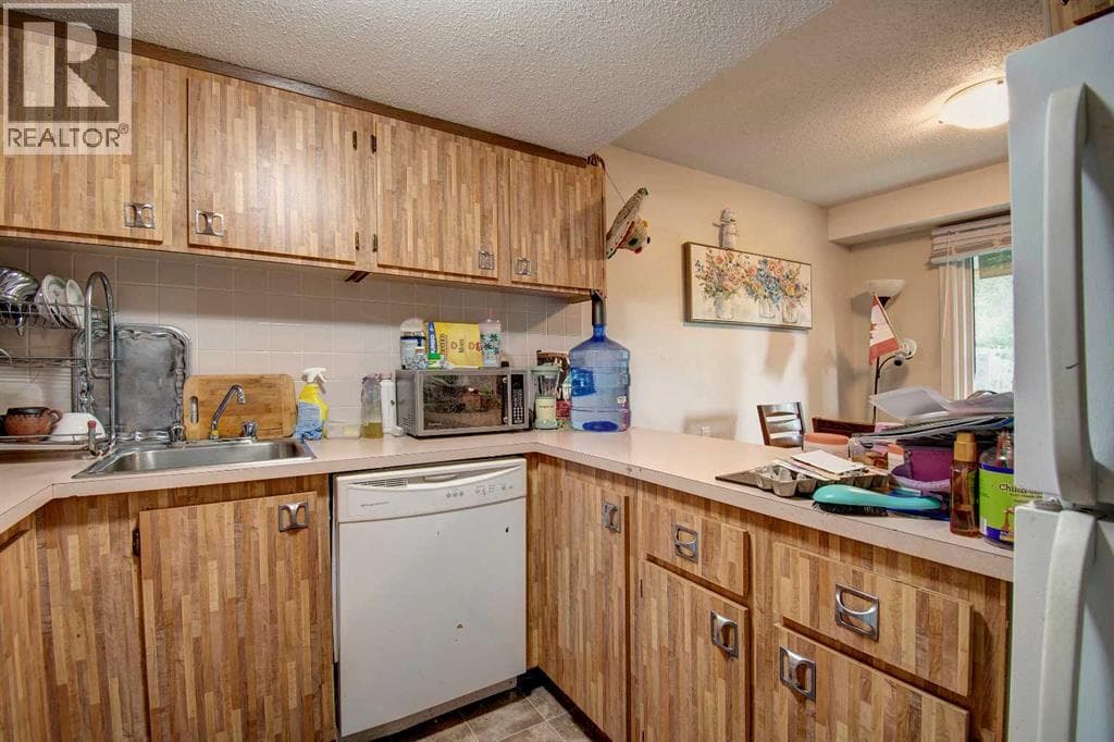 106, 2200 Woodview Drive SW — photo 3