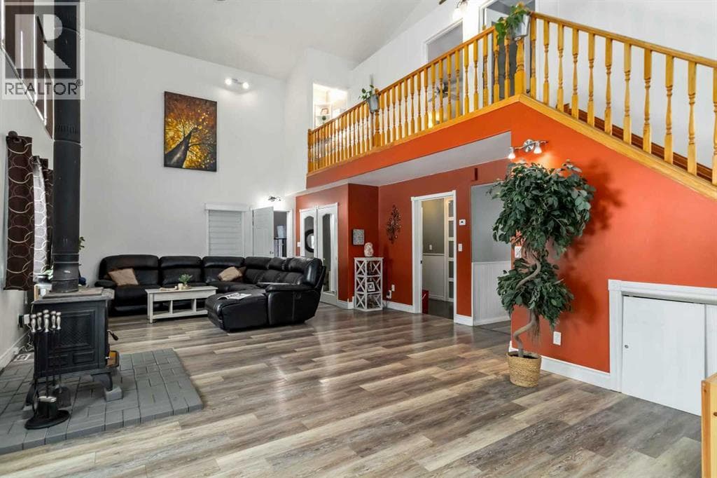 54 Poplar Crescent — photo 4