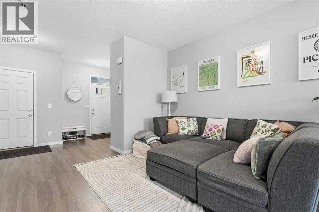 15 Cranbrook Terrace SE — photo 4