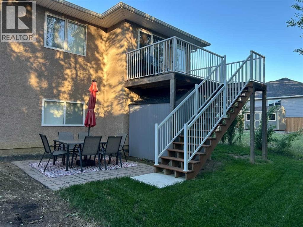 5026 41 Street — photo 3