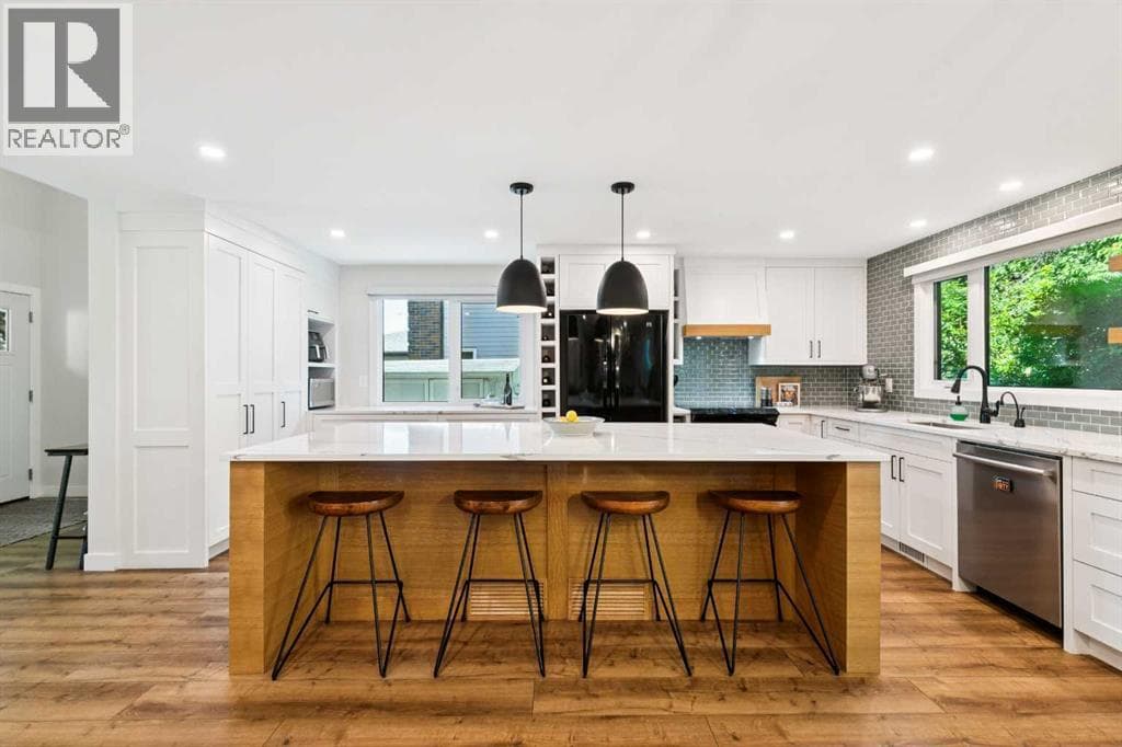 272 Woodfield Road SW — photo 4