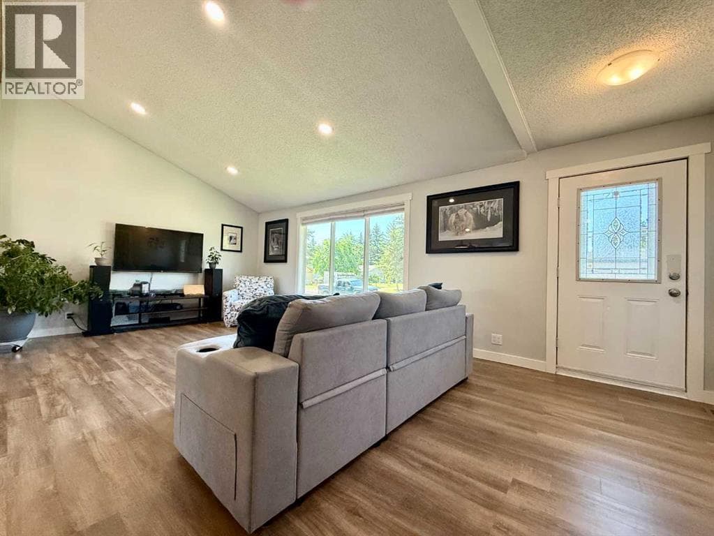 5008 4 Avenue — photo 2