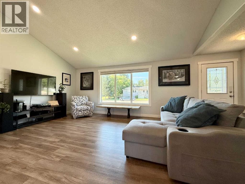 5008 4 Avenue — photo 3
