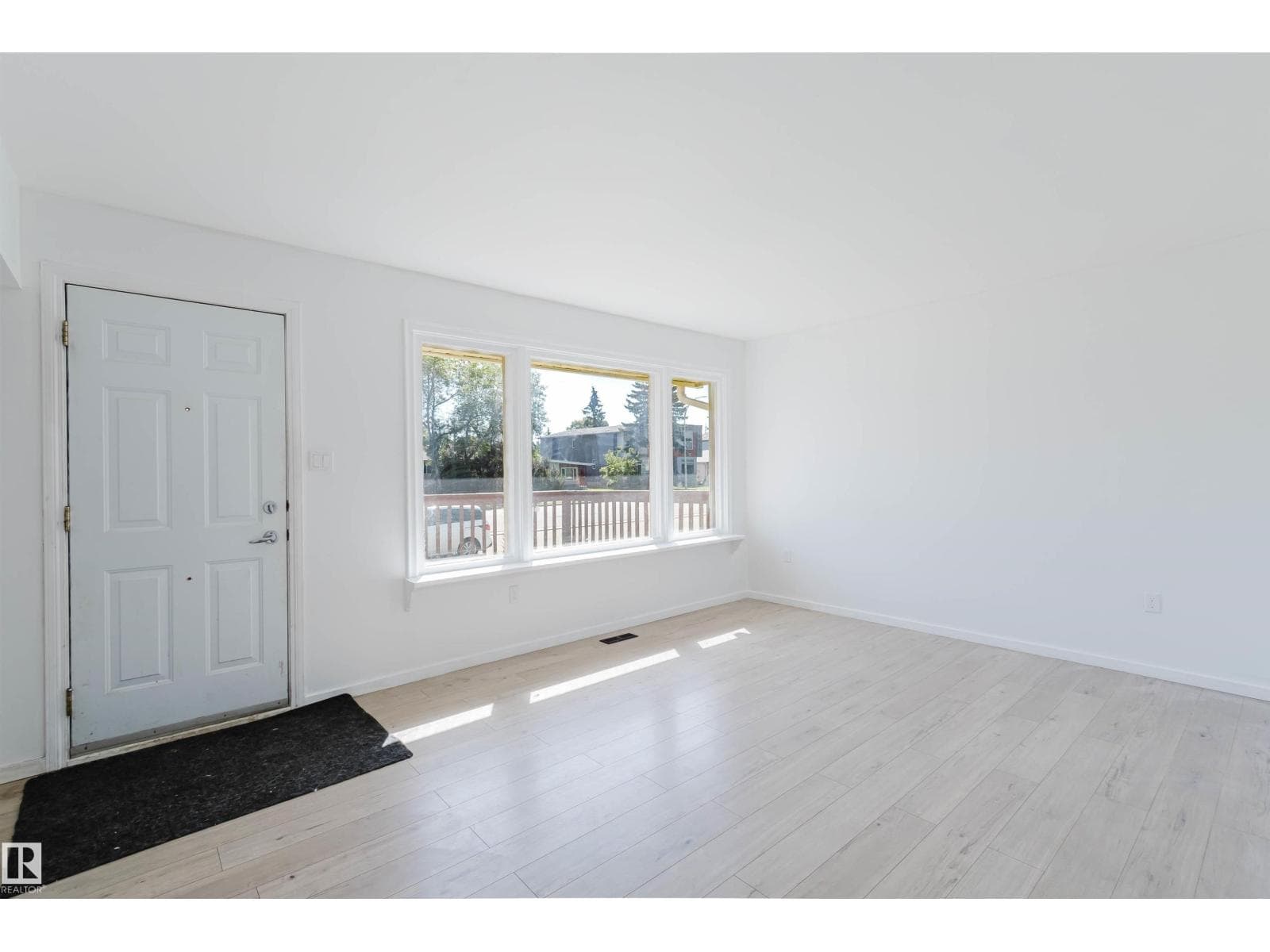9606 163 ST NW — photo 4