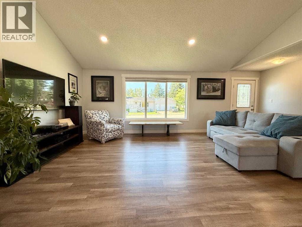 5008 4 Avenue — photo 4