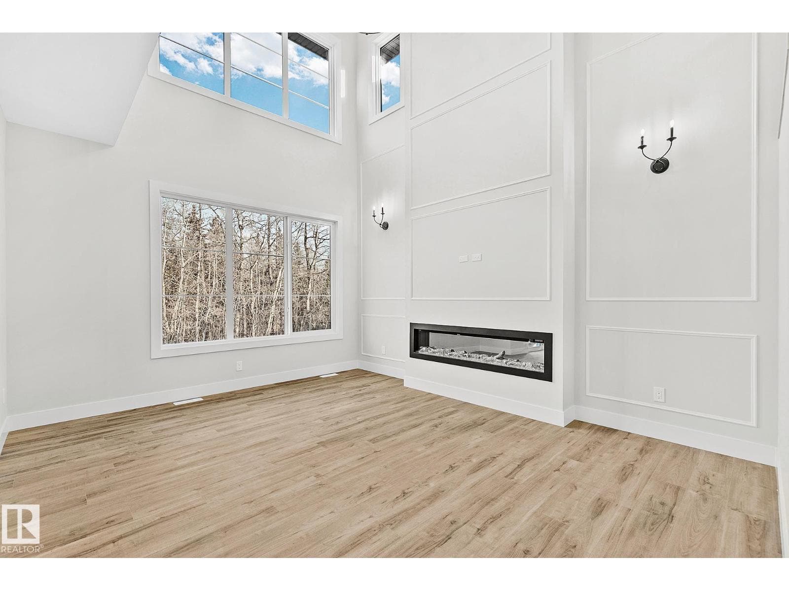 204 Falcon Crescent