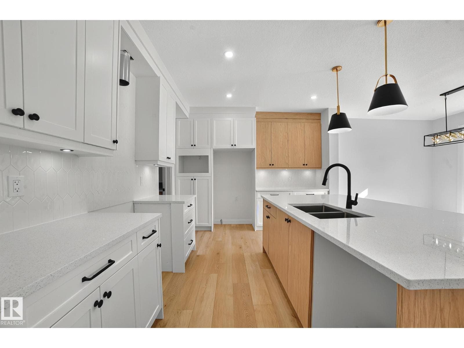 204 Falcon Crescent — photo 5