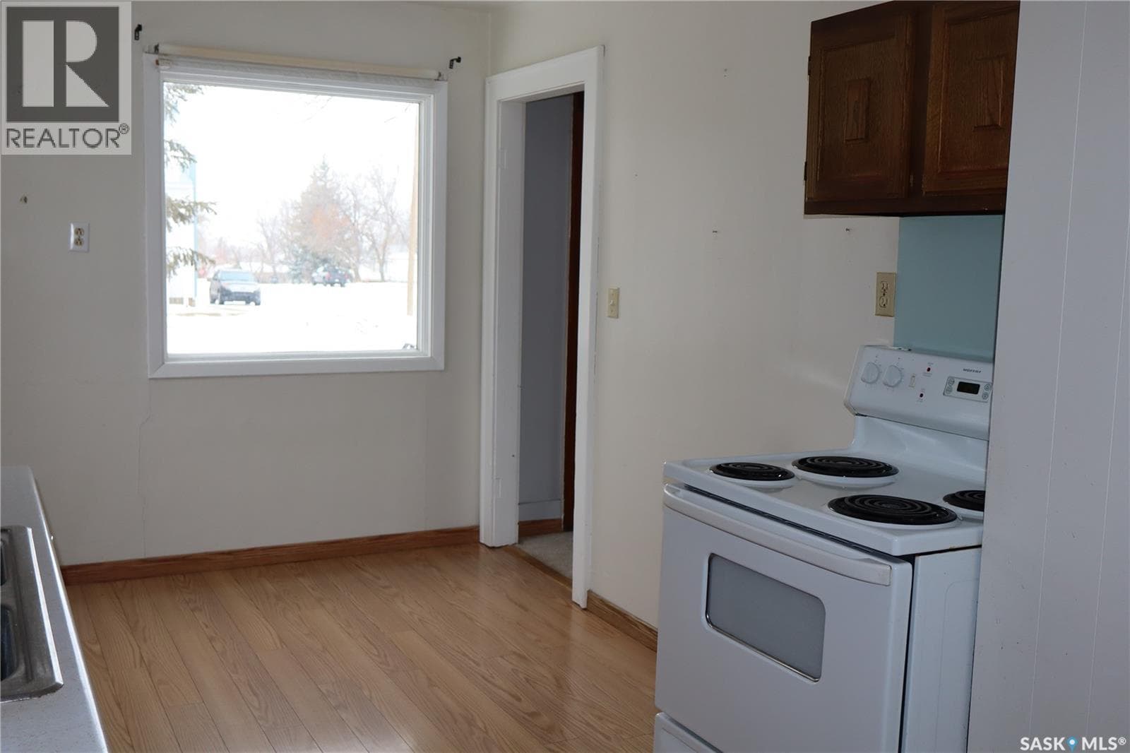 102 1st AVENUE E — photo 5