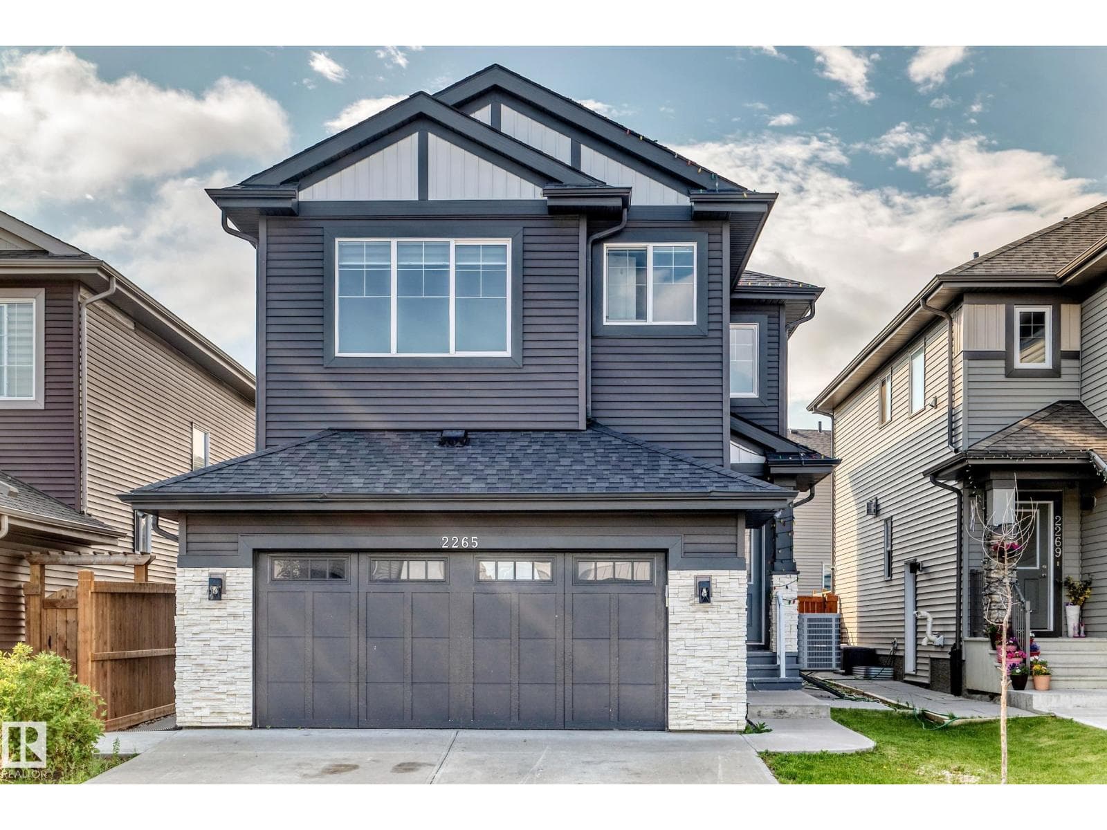 2265 57 ST SW SW — photo 2