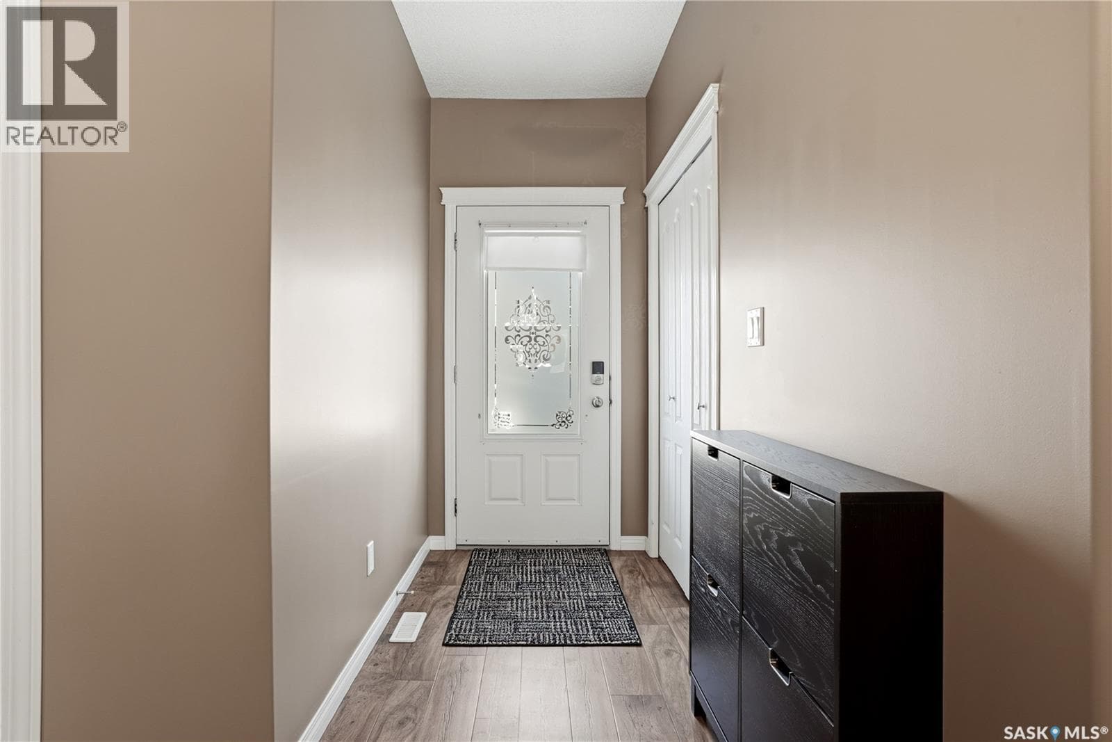 601 3814 Dewdney AVENUE E — photo 3