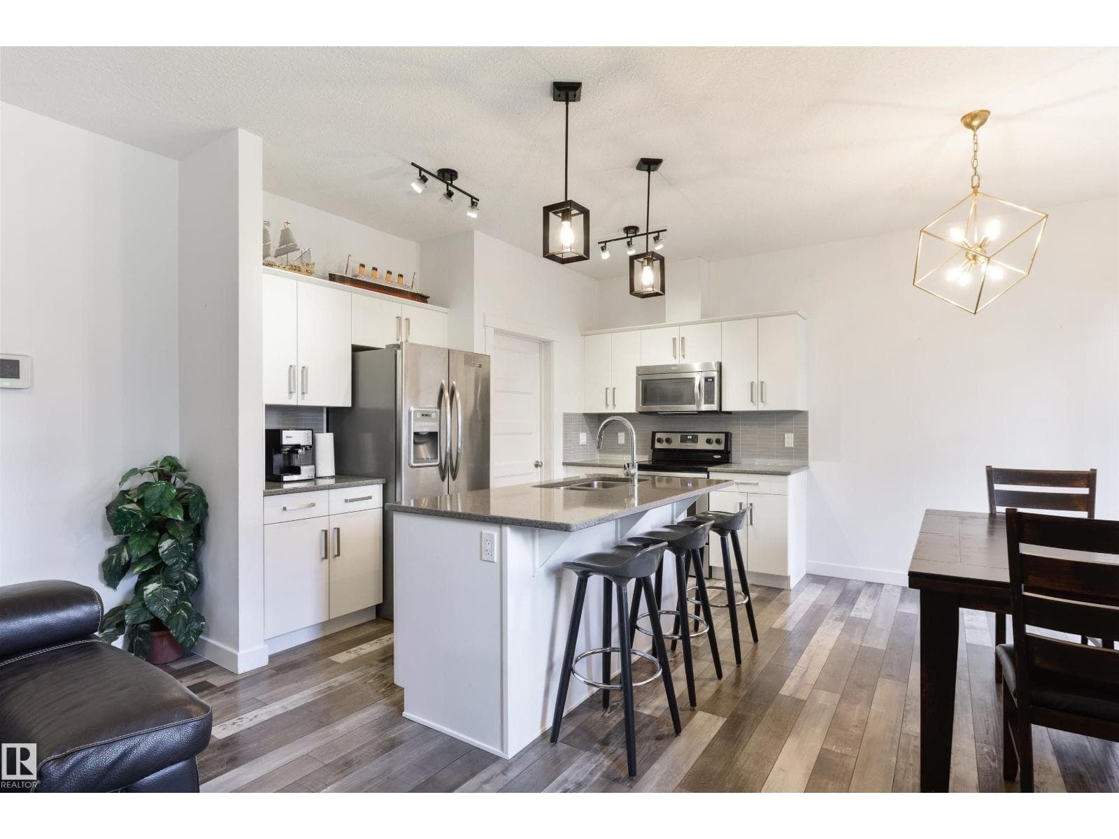 34 HAZELWOOD LN