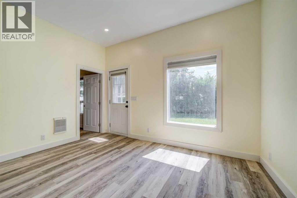 727 McDougall Street — photo 4