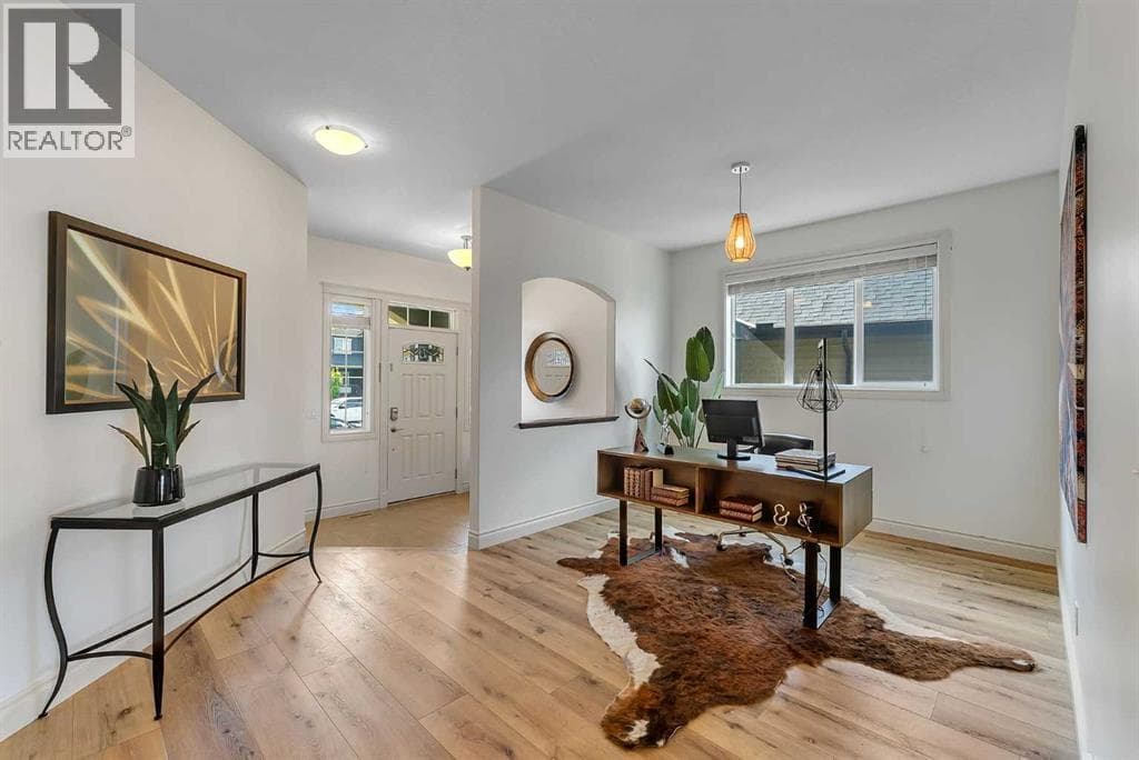 83 Ravenscroft Close SE — photo 5