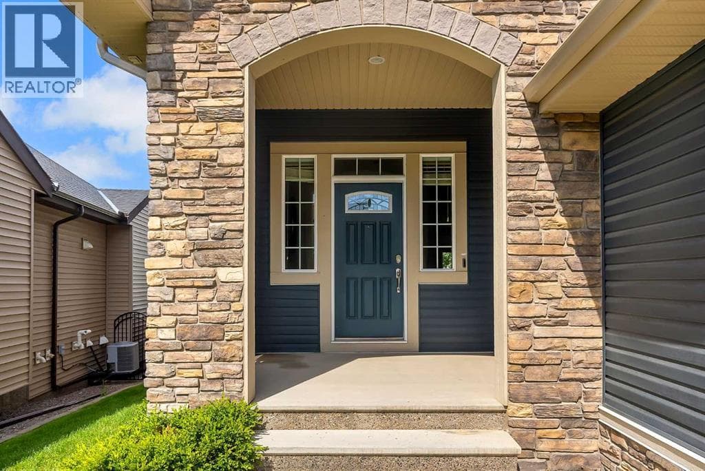 83 Ravenscroft Close SE — photo 4