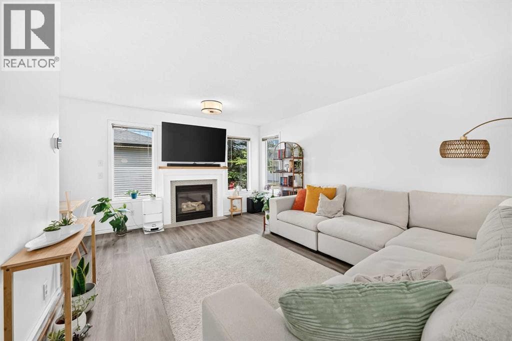 35, 102 Canoe Square SW — photo 4