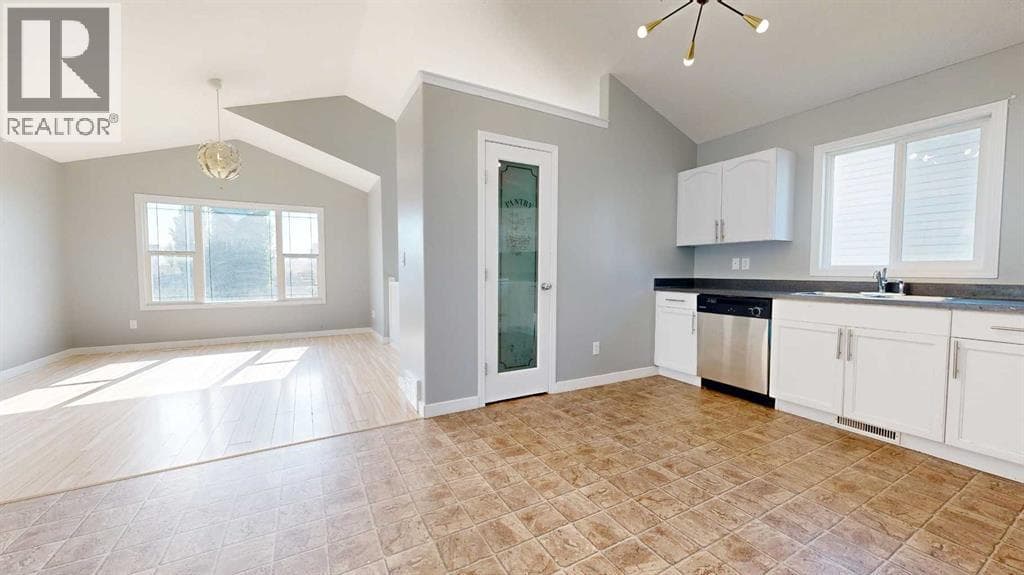 7914 115A Street — photo 3
