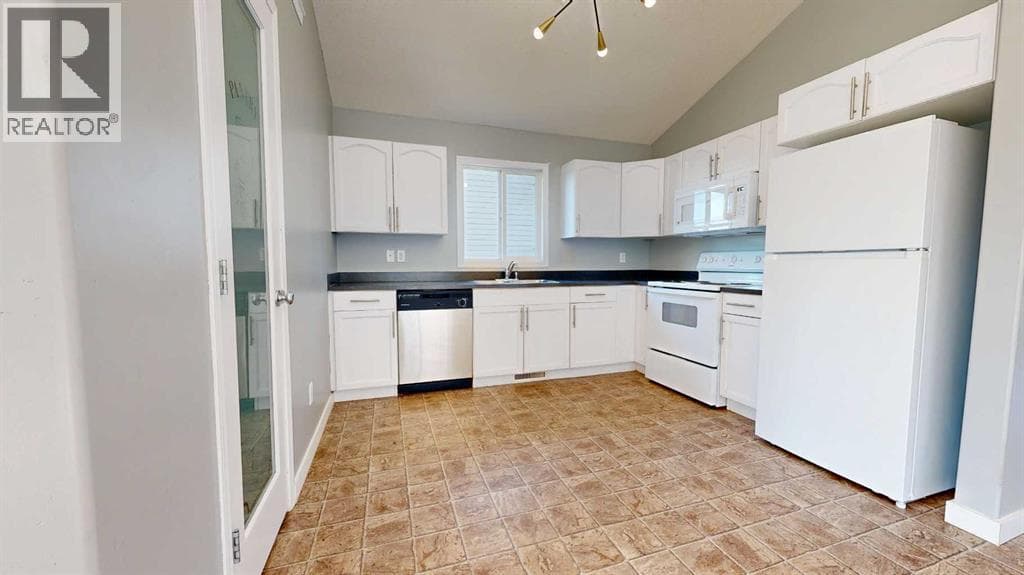 7914 115A Street — photo 4