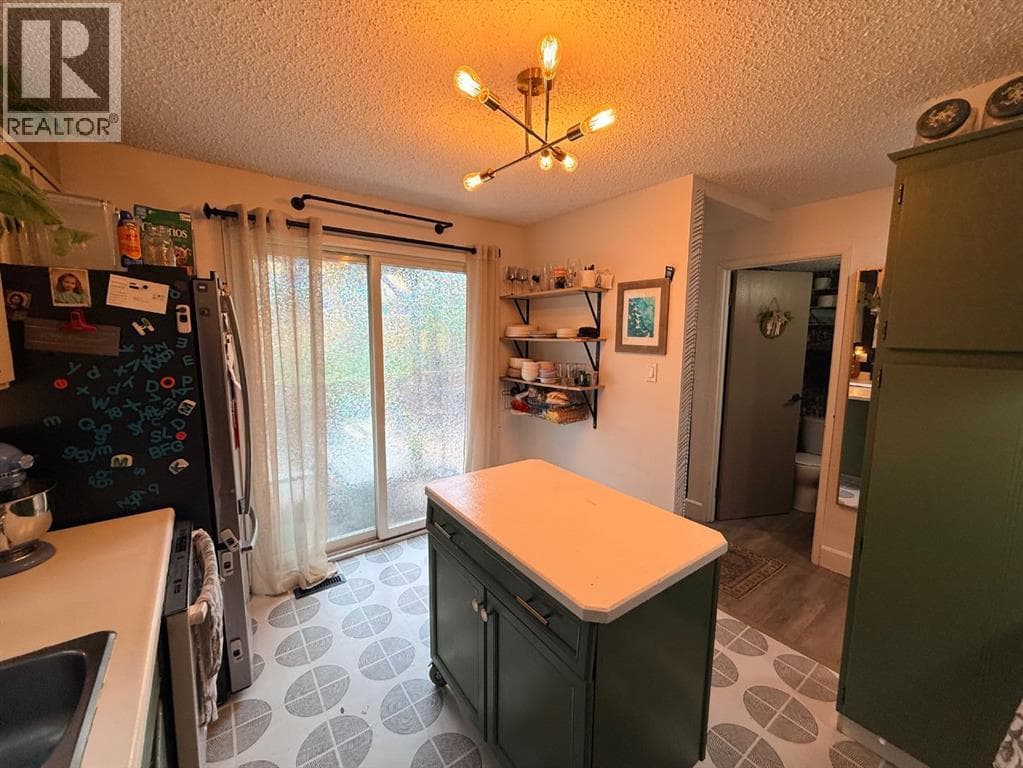 5701 31 Street — photo 4