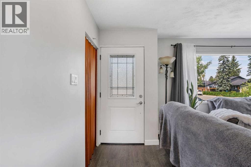 249 Acadia Drive SE — photo 2