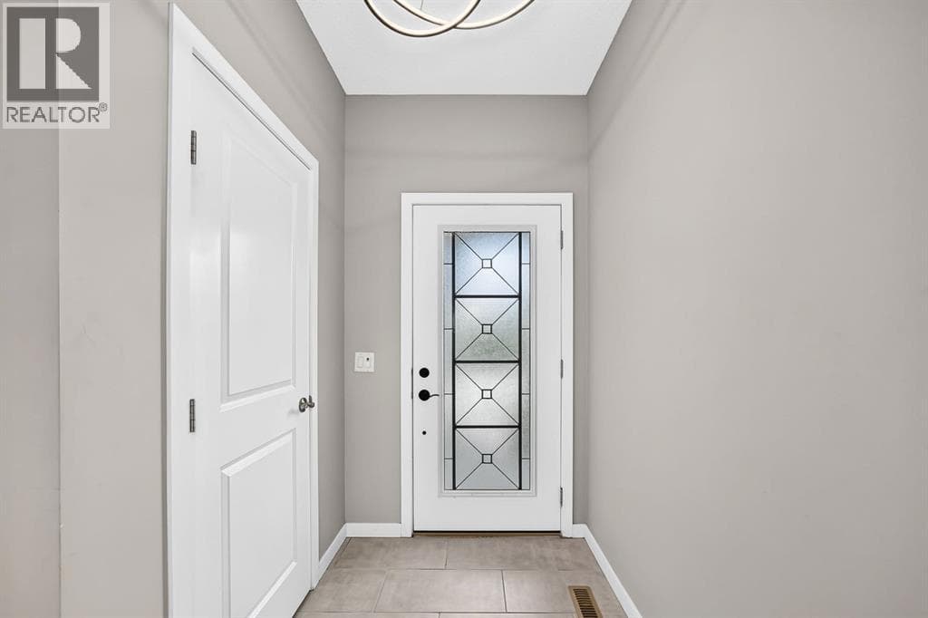 135 Evansridge Crescent NW — photo 4