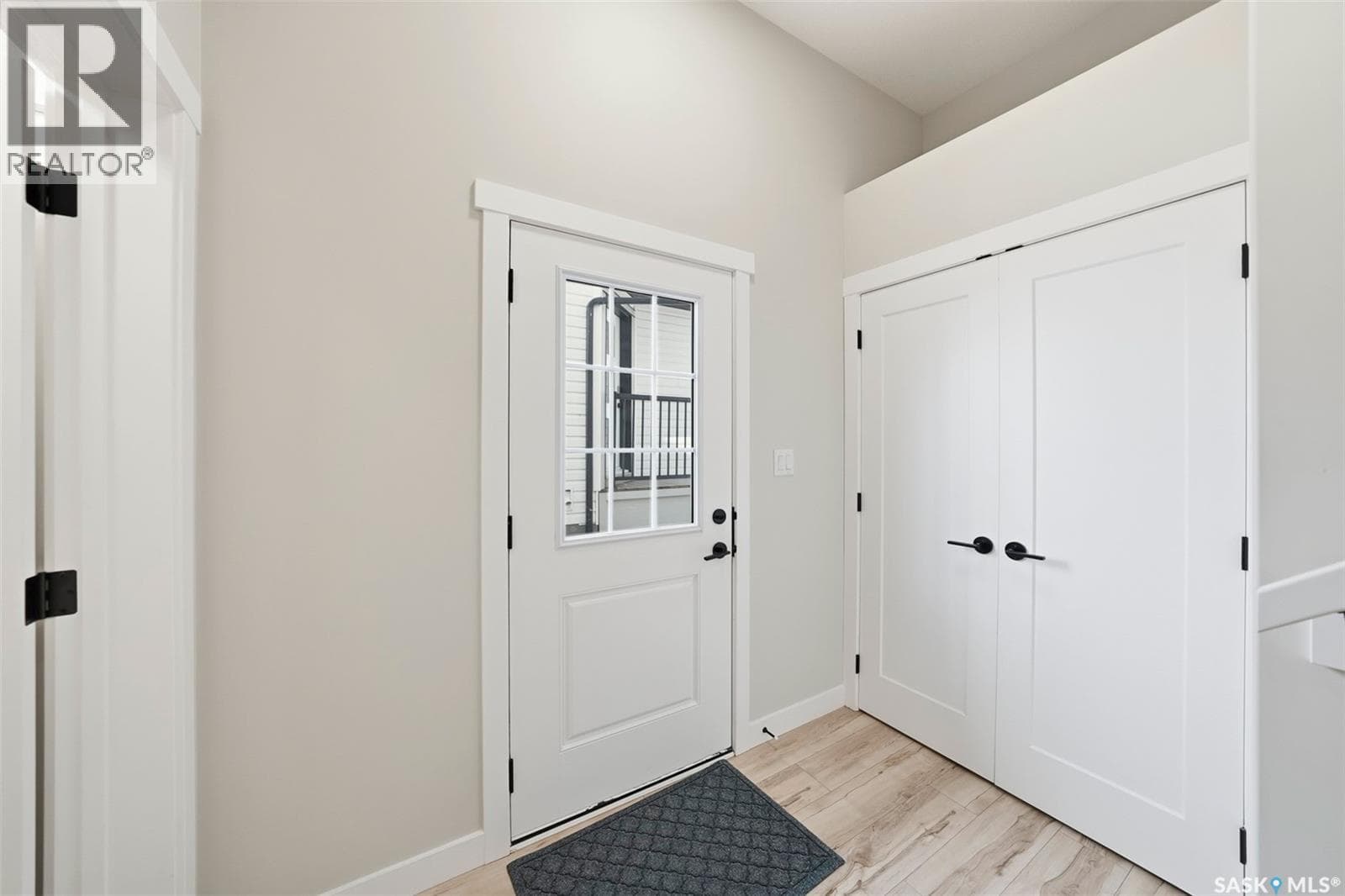 210 Schmeiser BEND — photo 3