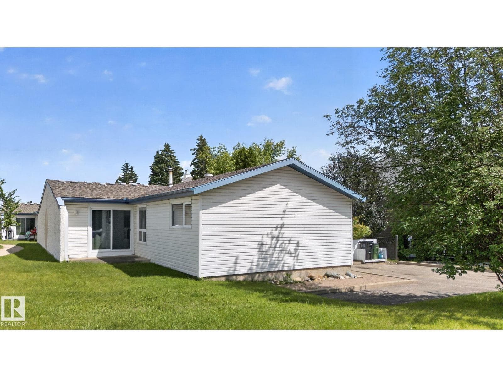1071 MILLBOURNE RD E NW — photo 3