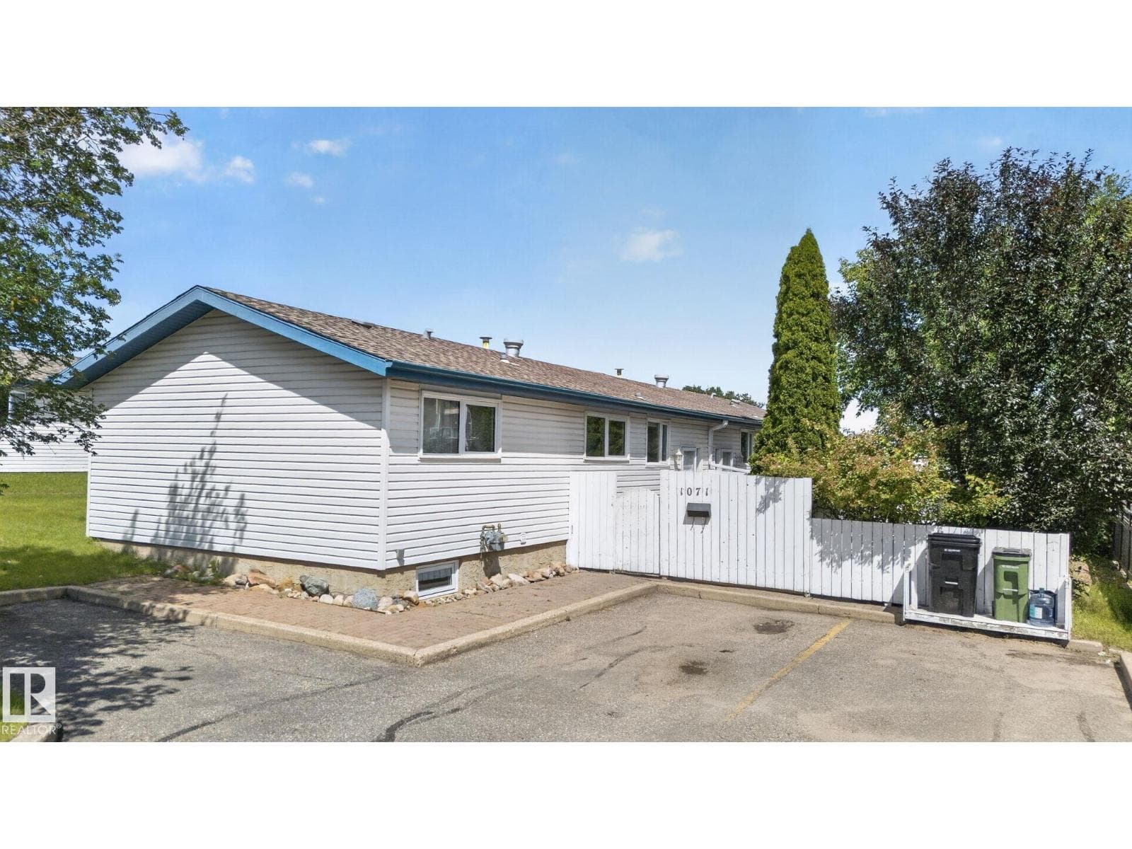 1071 MILLBOURNE RD E NW — photo 5