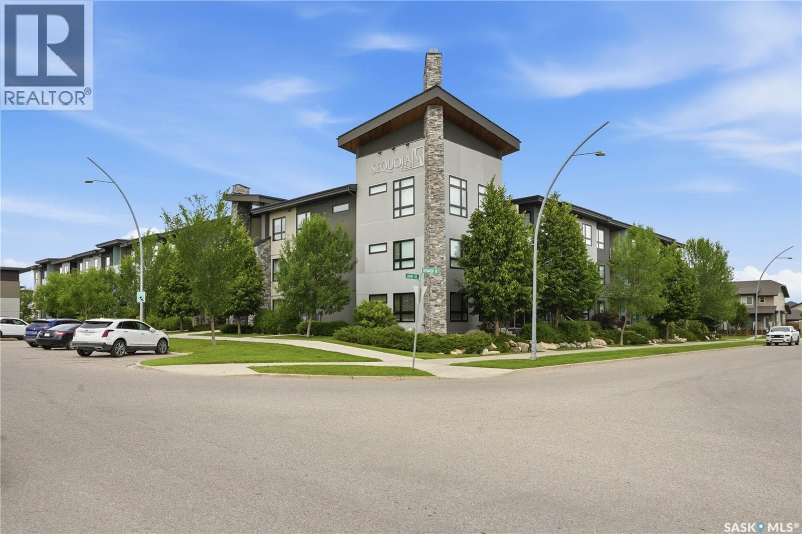 119 235 Evergreen SQUARE