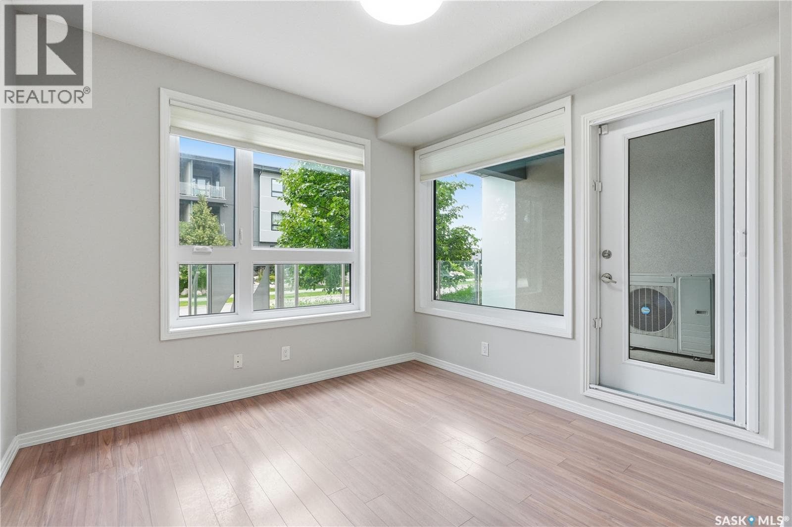 119 235 Evergreen SQUARE — photo 4