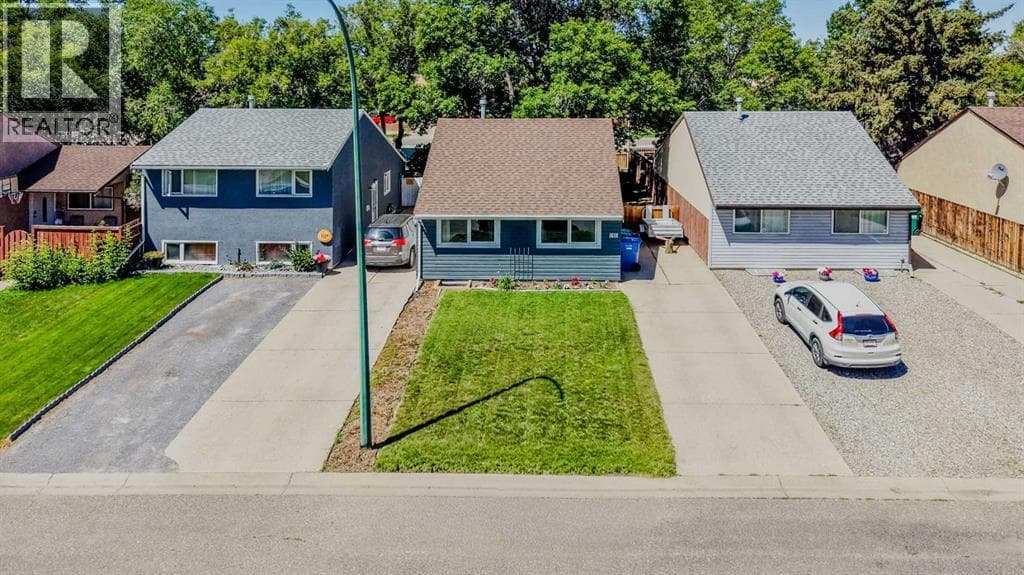 1618 St. George Road N — photo 2